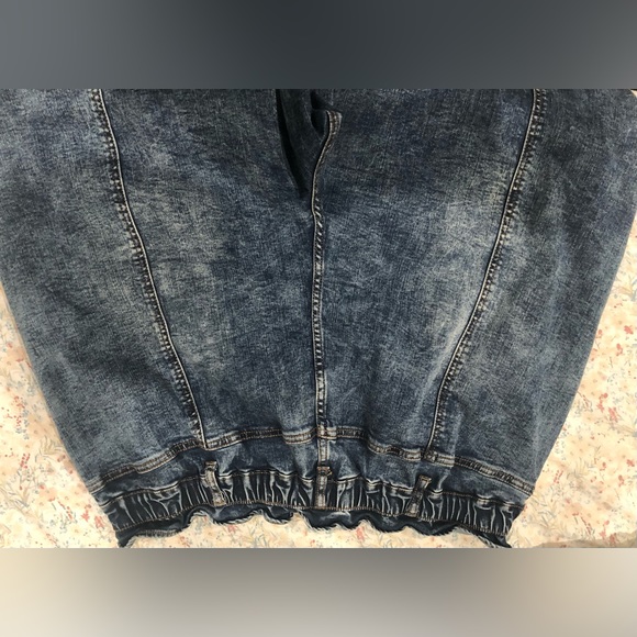 America Vintage Women’s Blue Jeans - Picture 4 of 6